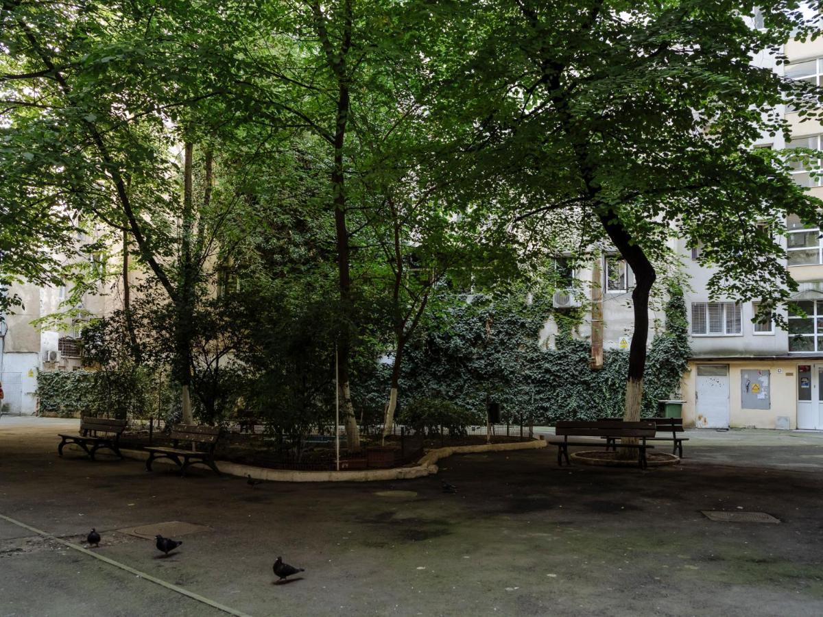Old Town Historic Apartment With Backyard Mini Park Bucharest Exterior photo