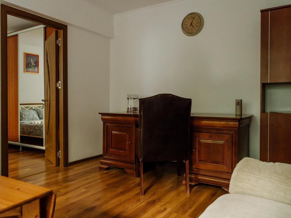 Old Town Historic Apartment With Backyard Mini Park Bucharest Exterior photo